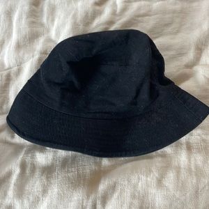 Black adjustable bucket hat